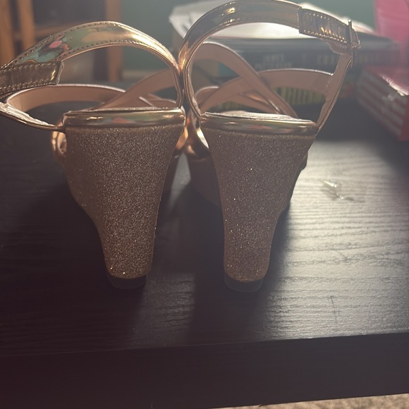 Heels - Picture 3 of 4